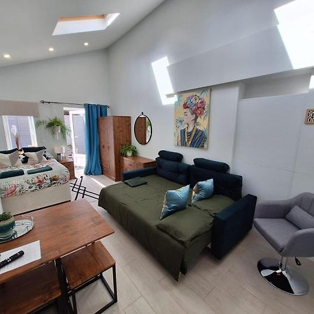 New, Stylish Studio Flat With Private Patio And Free On-Street Parking Check Out At 11Am บอร์นมัธ ภายนอก รูปภาพ