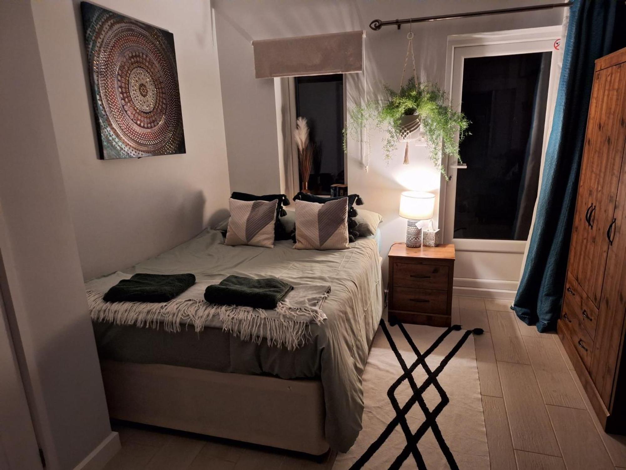 New, Stylish Studio Flat With Private Patio And Free On-Street Parking Check Out At 11Am บอร์นมัธ ภายนอก รูปภาพ