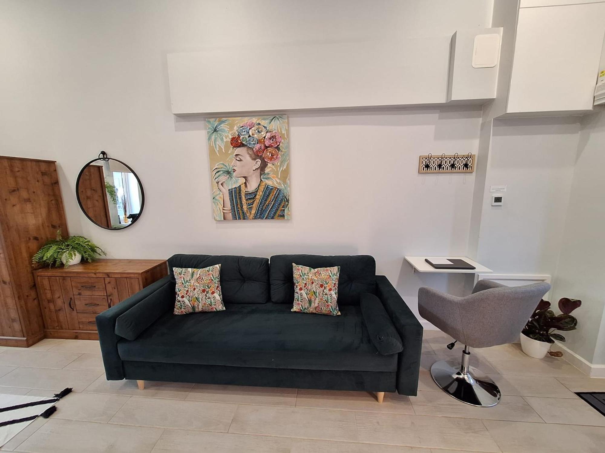 New, Stylish Studio Flat With Private Patio And Free On-Street Parking Check Out At 11Am บอร์นมัธ ภายนอก รูปภาพ